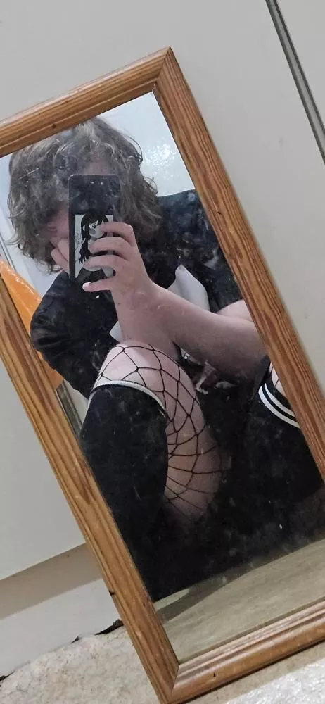 Anyone wanna give me a pounding in bed ;)