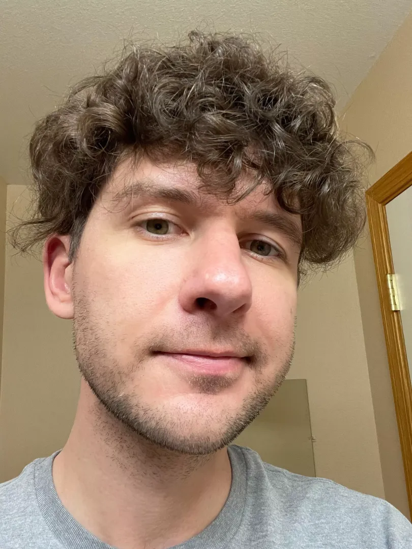 Anyone wanna play a game or chat on discord? dm me! 