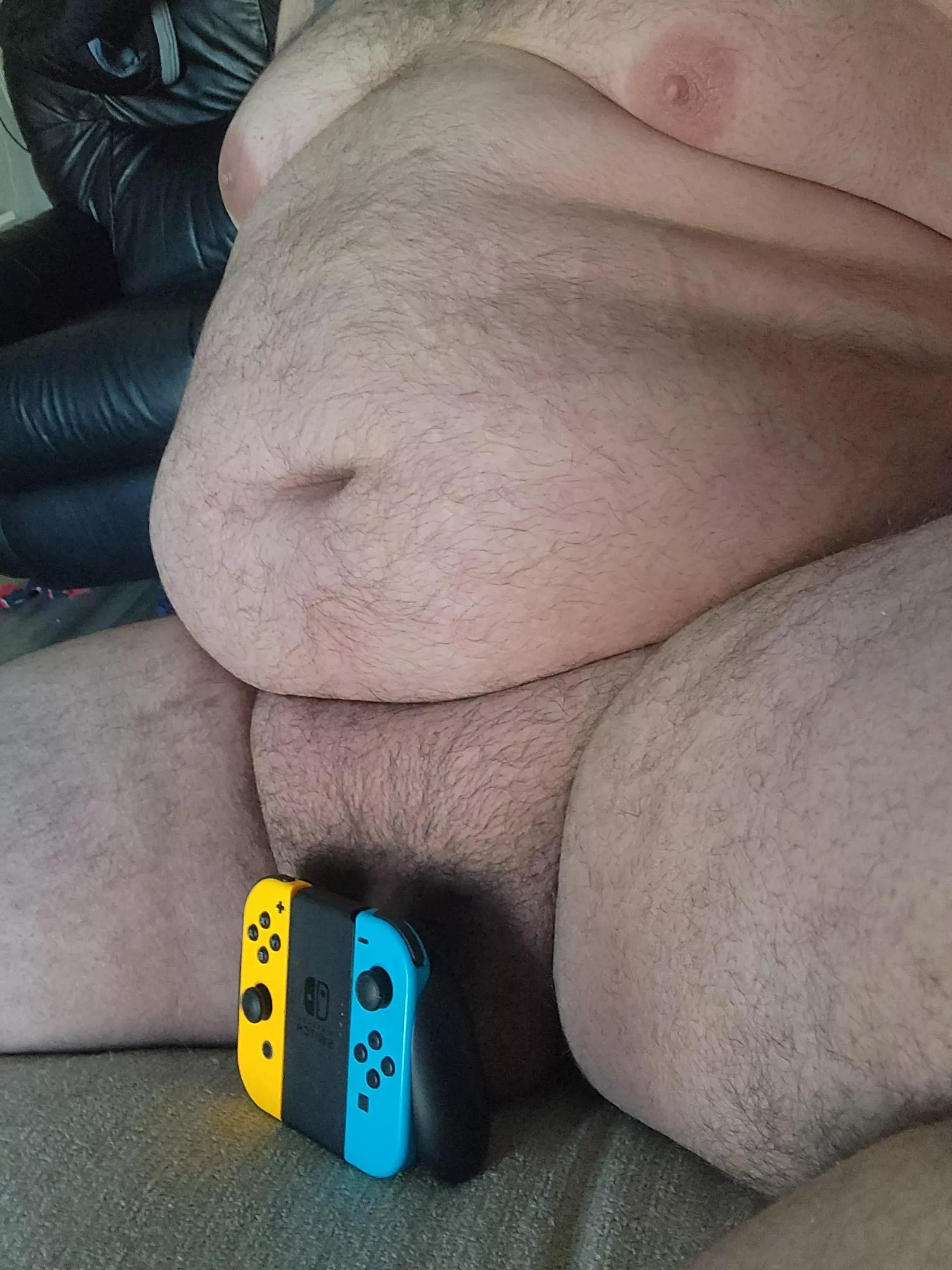 Anyone wanna play with my joystick 😏? new here but 27 DMs are open