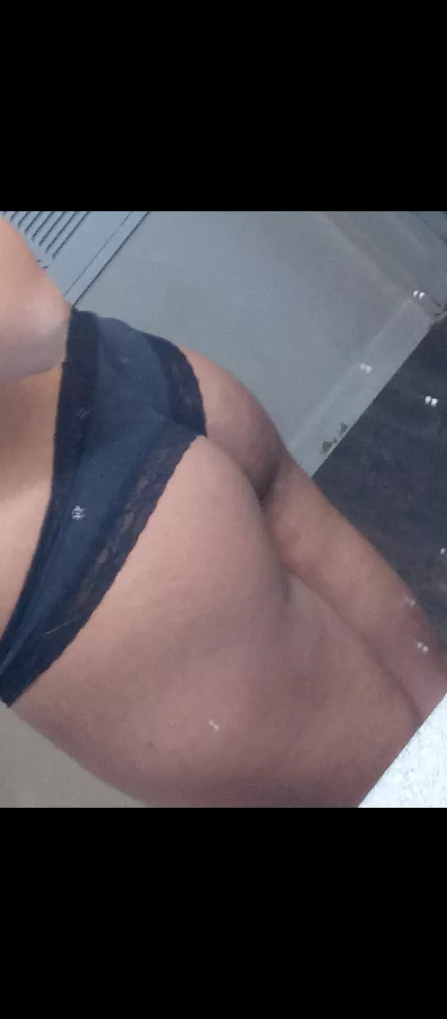 anyone want a young femboy dms open if so