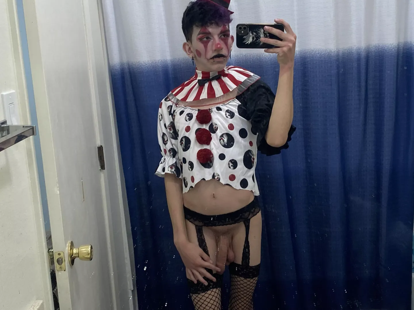 Anyone want this circus boy?😘🖤💜