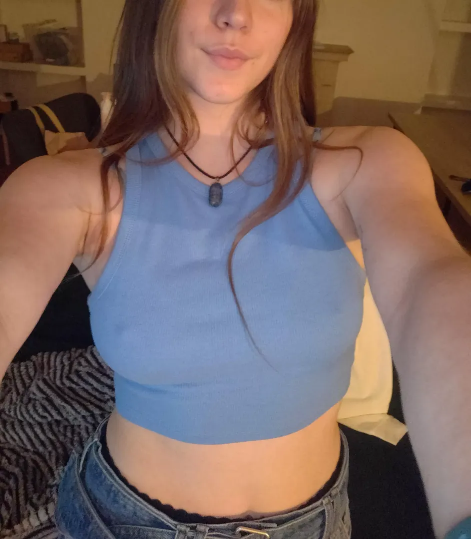 anyone want to chill on the couch and watch Rick and Morty 😋 [F]