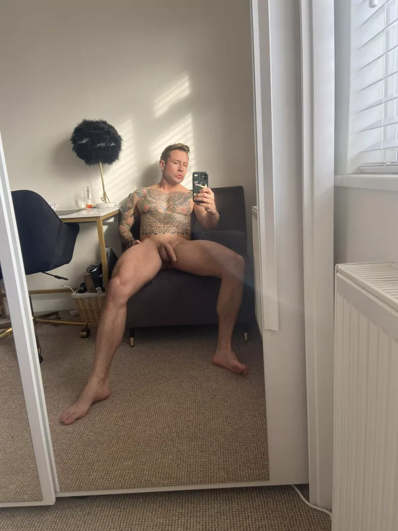 Anyone want to fuck on their lunch break?