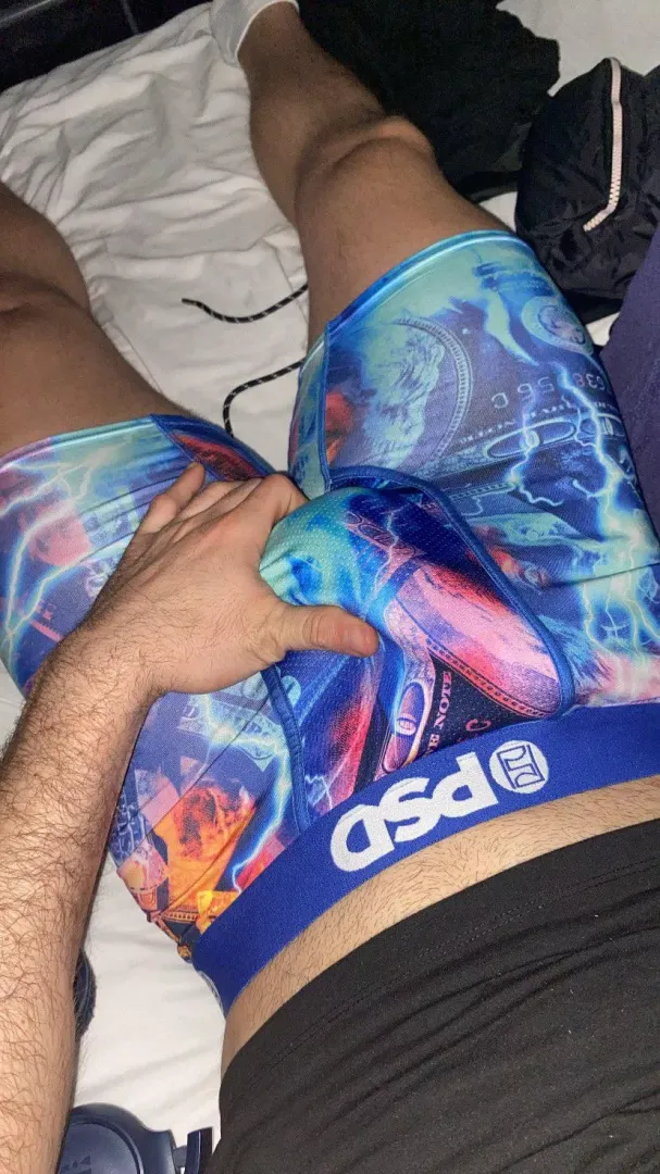 Anyone with bulge underwear kink ?