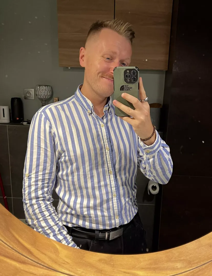 Anyone would smile back to me? 🤨😄