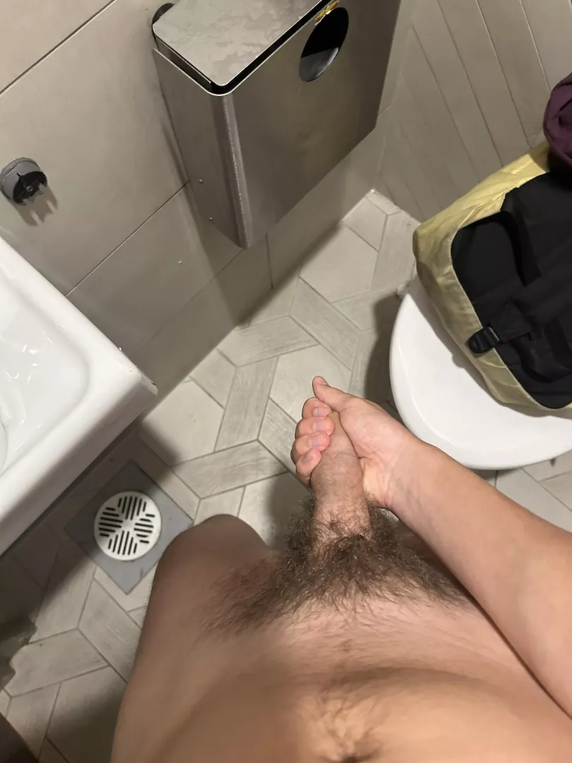 are 19yo guys supposed to keep them long?