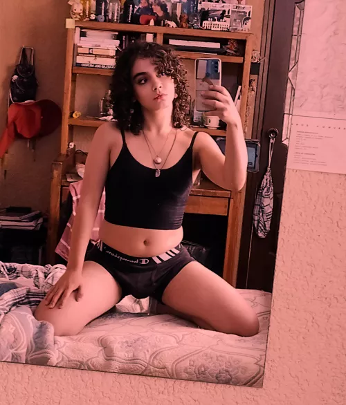 Are cute Straight guys into Mexican petite dick girls???? 🌸🩷👉🏼👈🏼