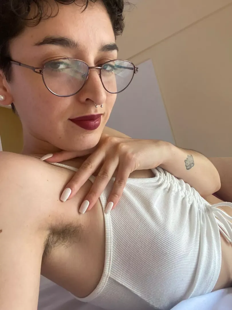Are hairy girls your type?