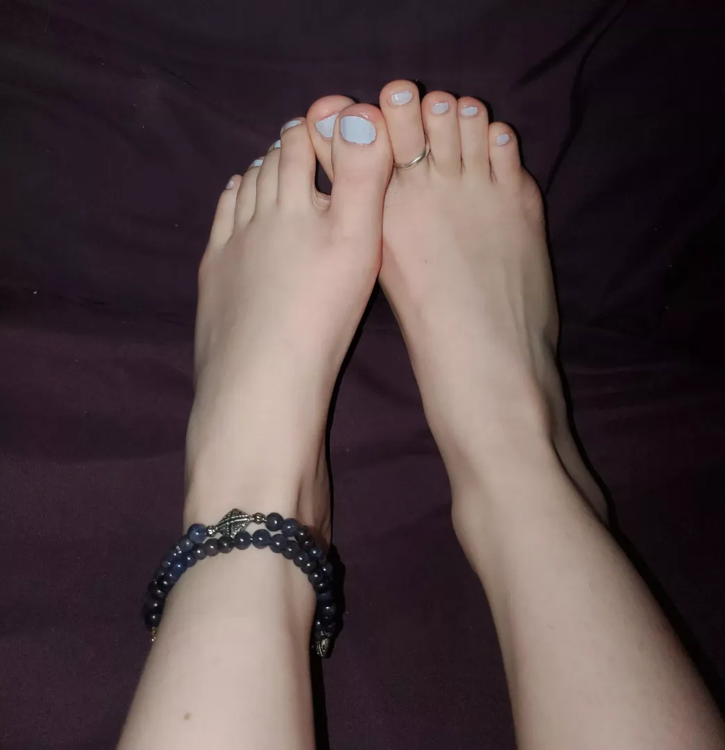 are my feet cute enough to cum on? f19 virgin
