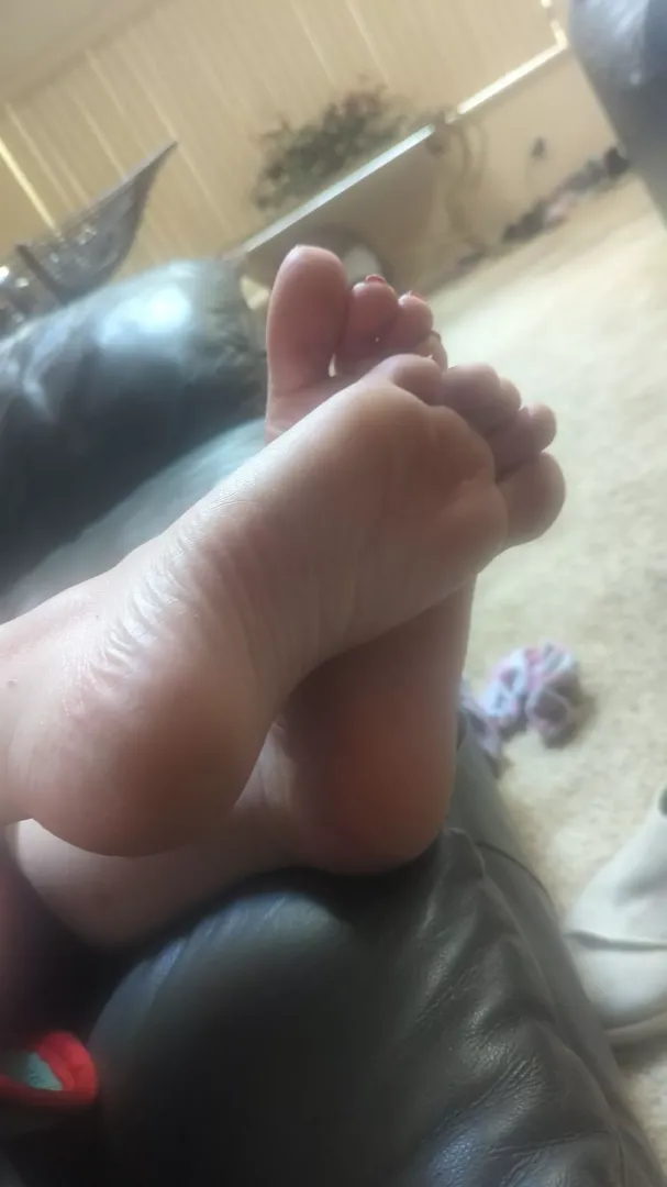 Are my feet cute or no?