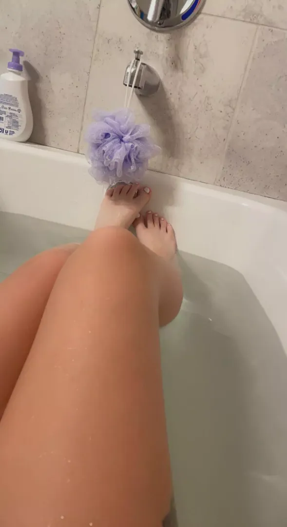 are my toes pretty enough for kisses? 🥰