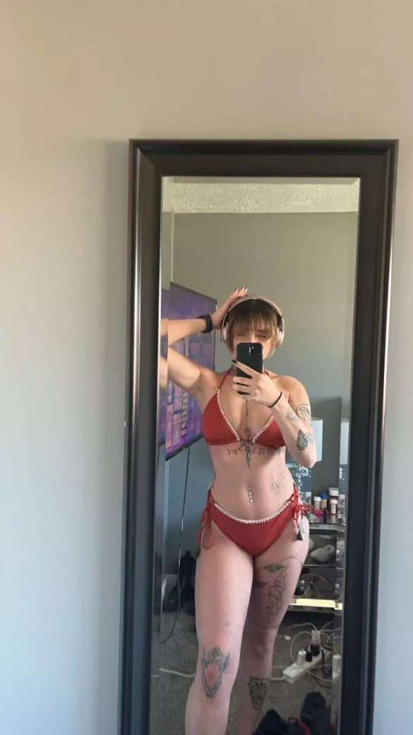 Are ppl still into natural girls? F 19 Filipina 