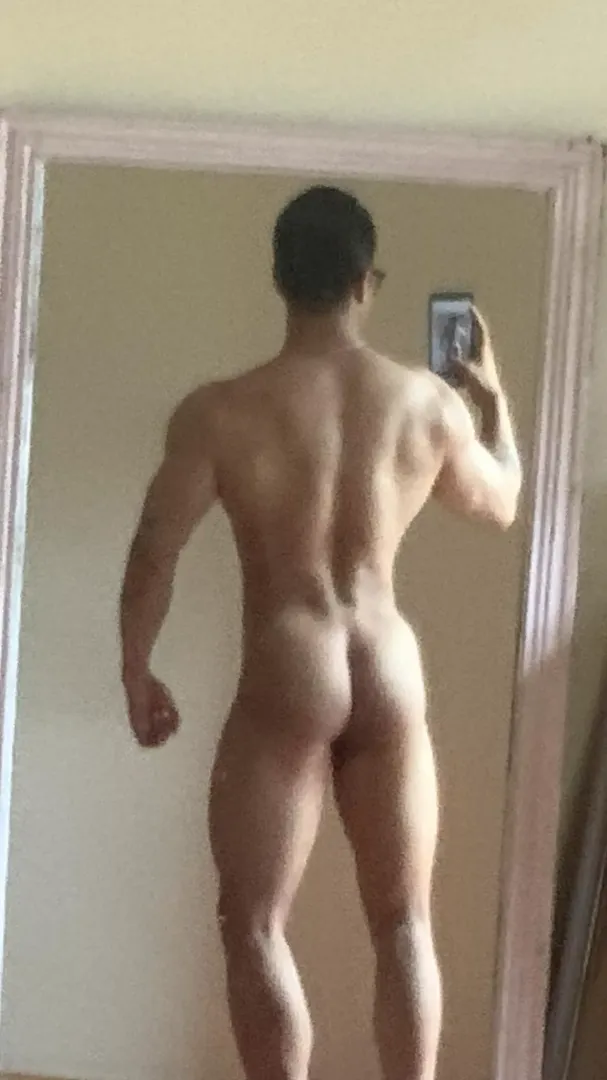 Are the glutes supposed to be here?