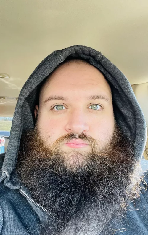 Are there actually any ladies in here that like big guys with beards like myself? Let’s chat. (31)
