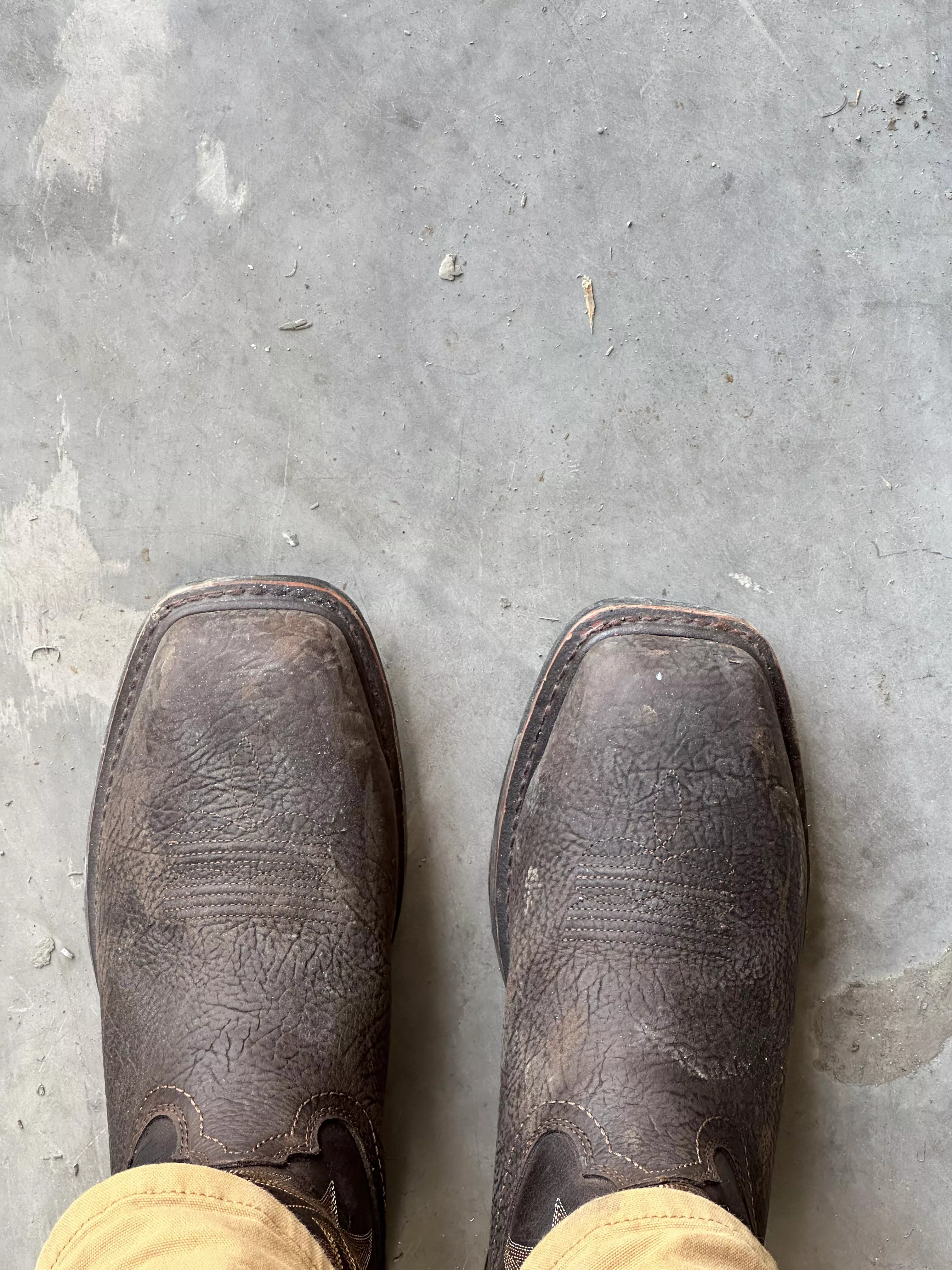 Are these cracks signs of needing conditioning? Ariat work hogs