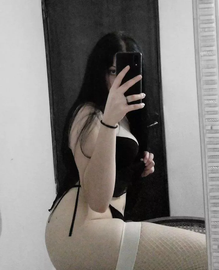 Are u down to sext w/ me? Snap - Tomietomi 🍑