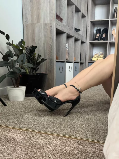 Are you a (F)an of anklets paired with heels?