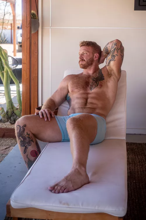 Are you gonna help me with my sunscreen? 💦