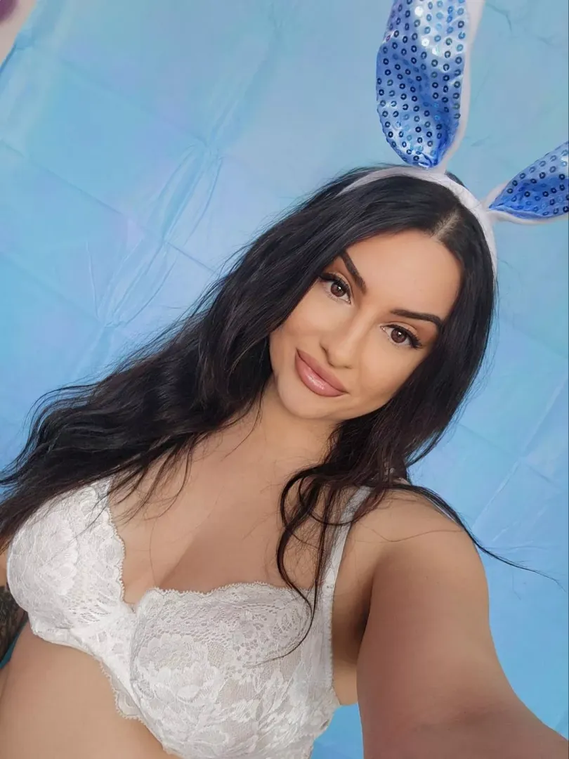 Are you into cute bunnies? 🐰☺️