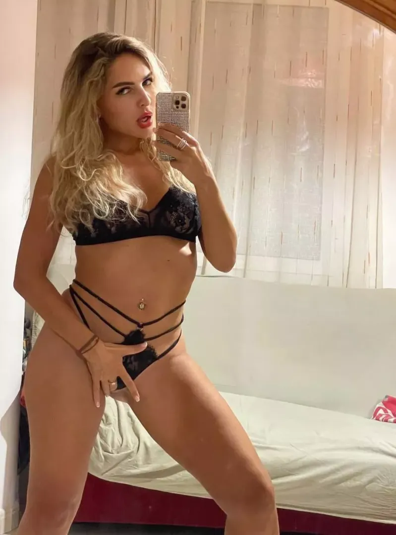Are you into slim thick college girls ?