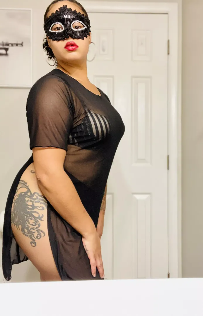 Are you ready to fulfill all of Vixen Goddess’s needs? 