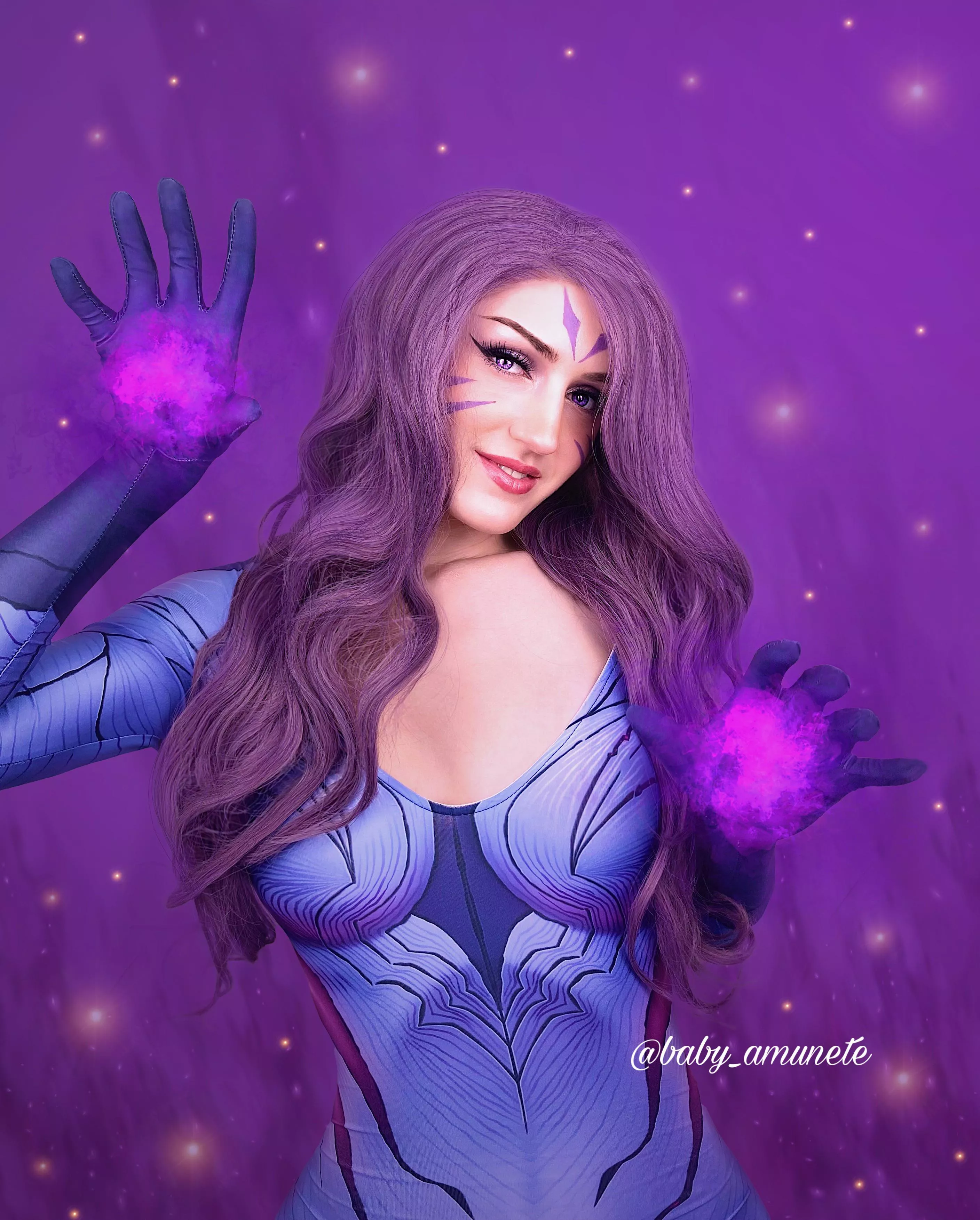 Are you the hunter... or the prey?😈 Kai’sa cosplay by Baby_Amunete💜