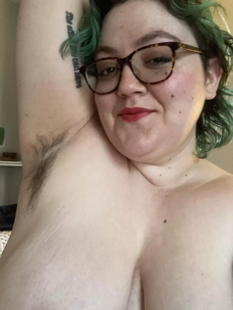 Armpit hair is so sexy 😉