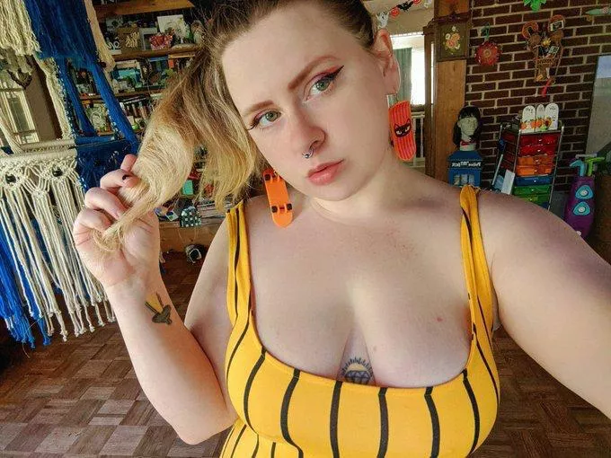Arrows up if you are below 7 inches and say yes