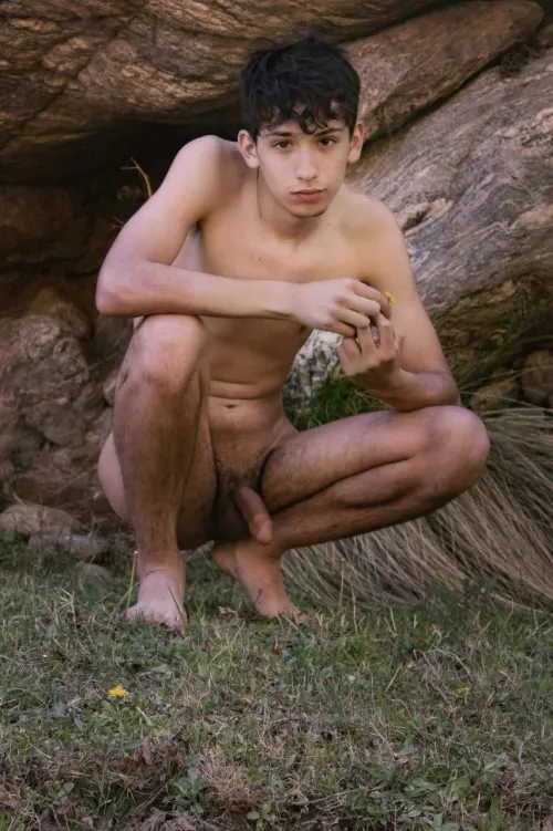 Artistic portrait that I did in a park near my city, I was very afraid that someone would see me because it is very busy, what do you think? Do you like it?