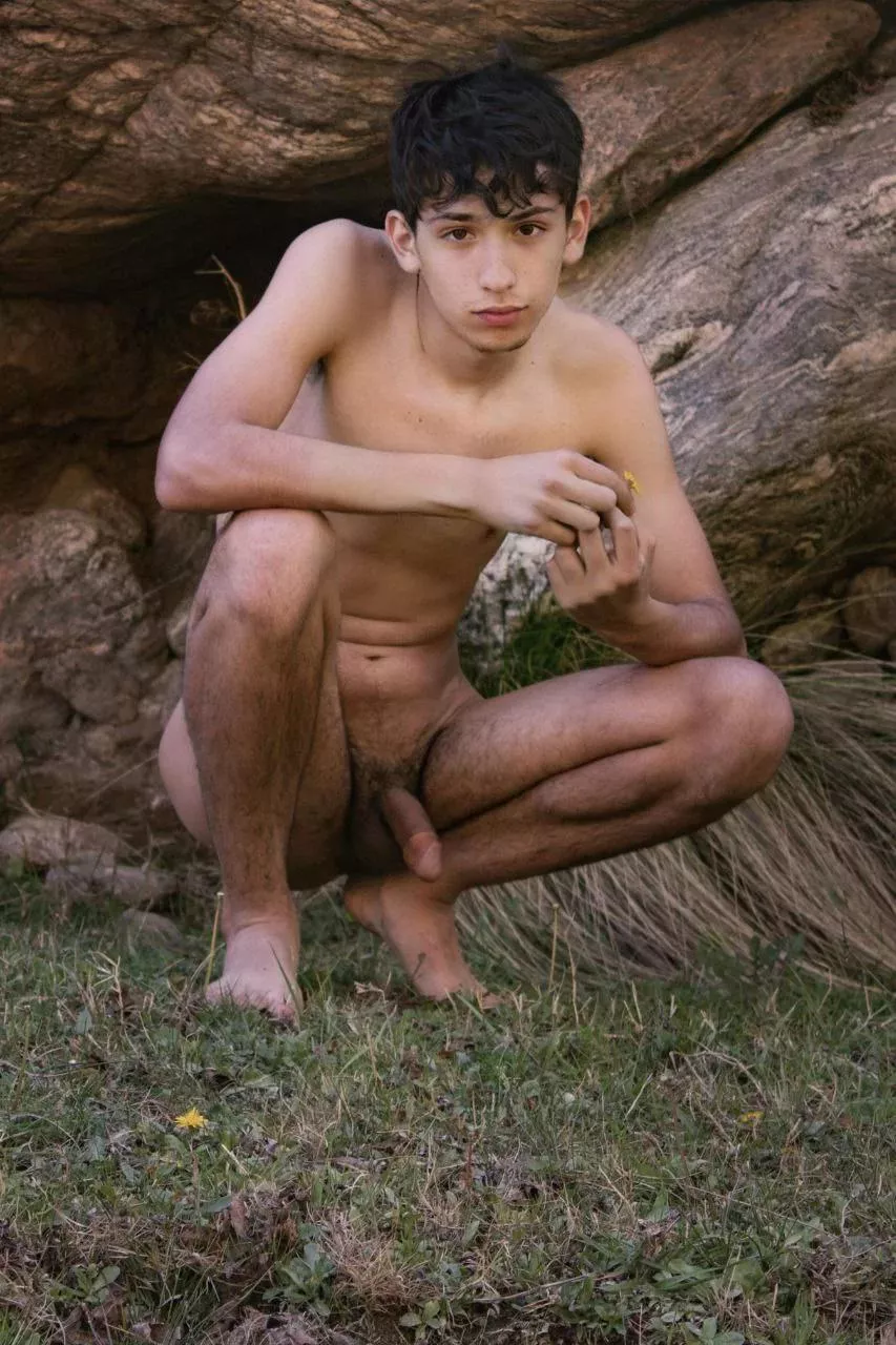 Artistic portrait that I did in a park near my city, I was very afraid that someone would see me because it is very busy, what do you think? Do you like it?