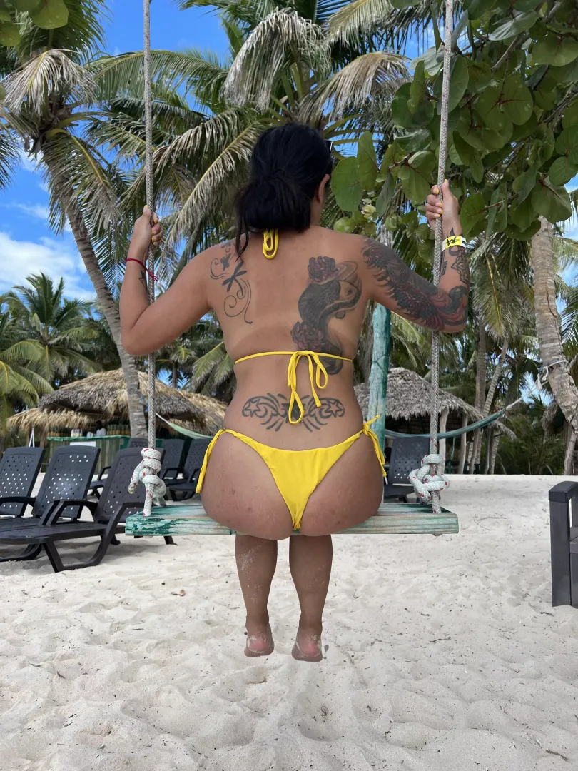 Asian beach booty!