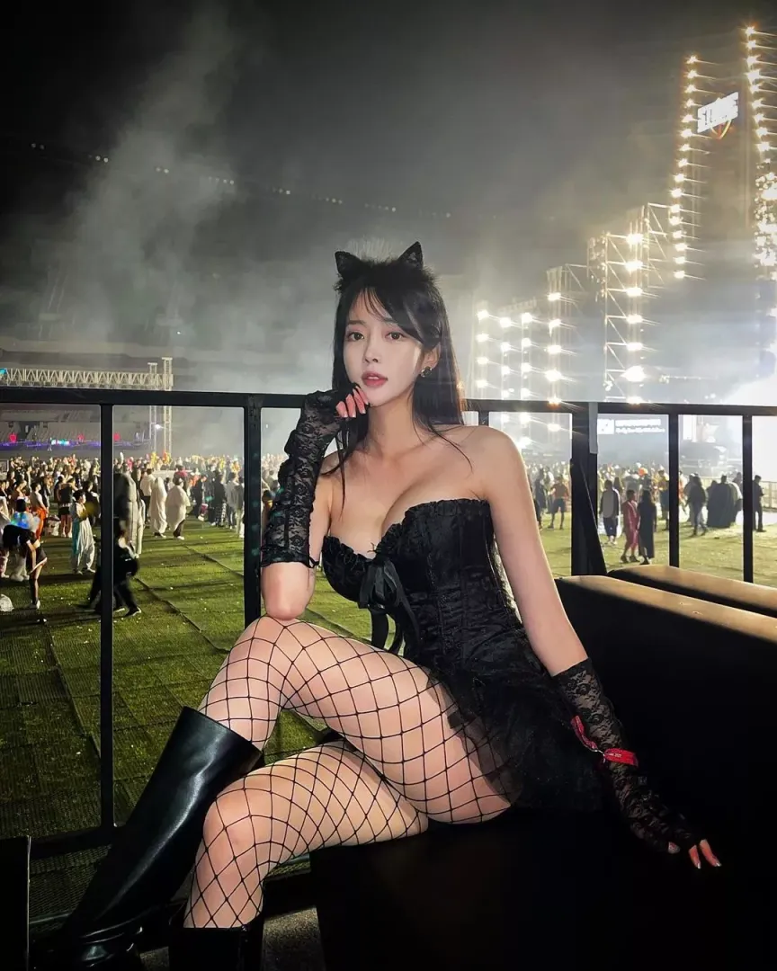 Asian cat girl