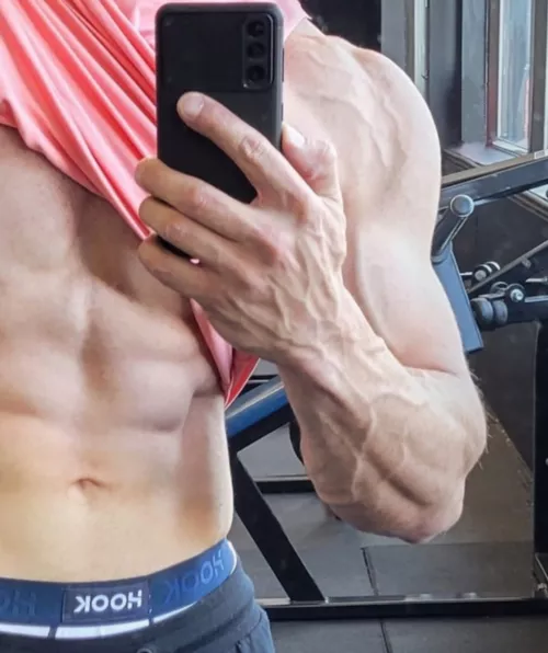 #AtTheGym 🔥💦