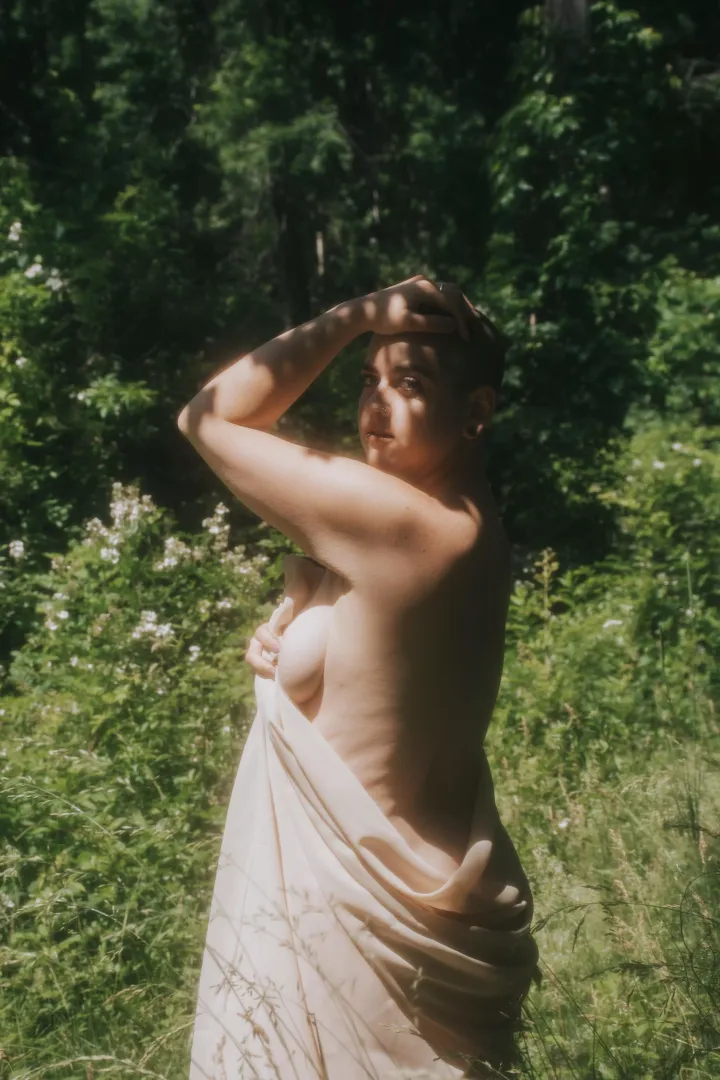 Au natural in nature