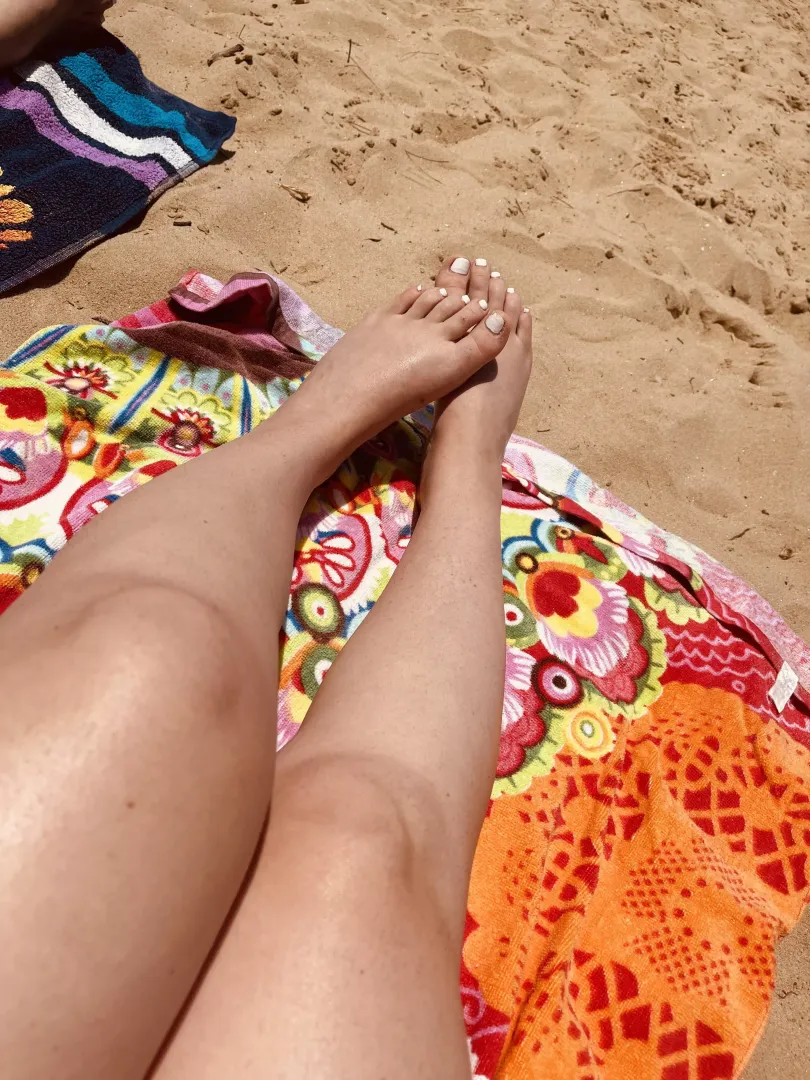 Aussie babe at the beach [f]