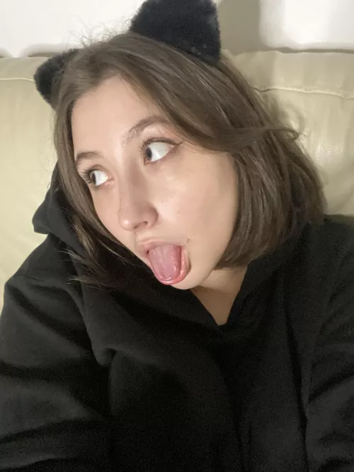 Awaiting for cum💦