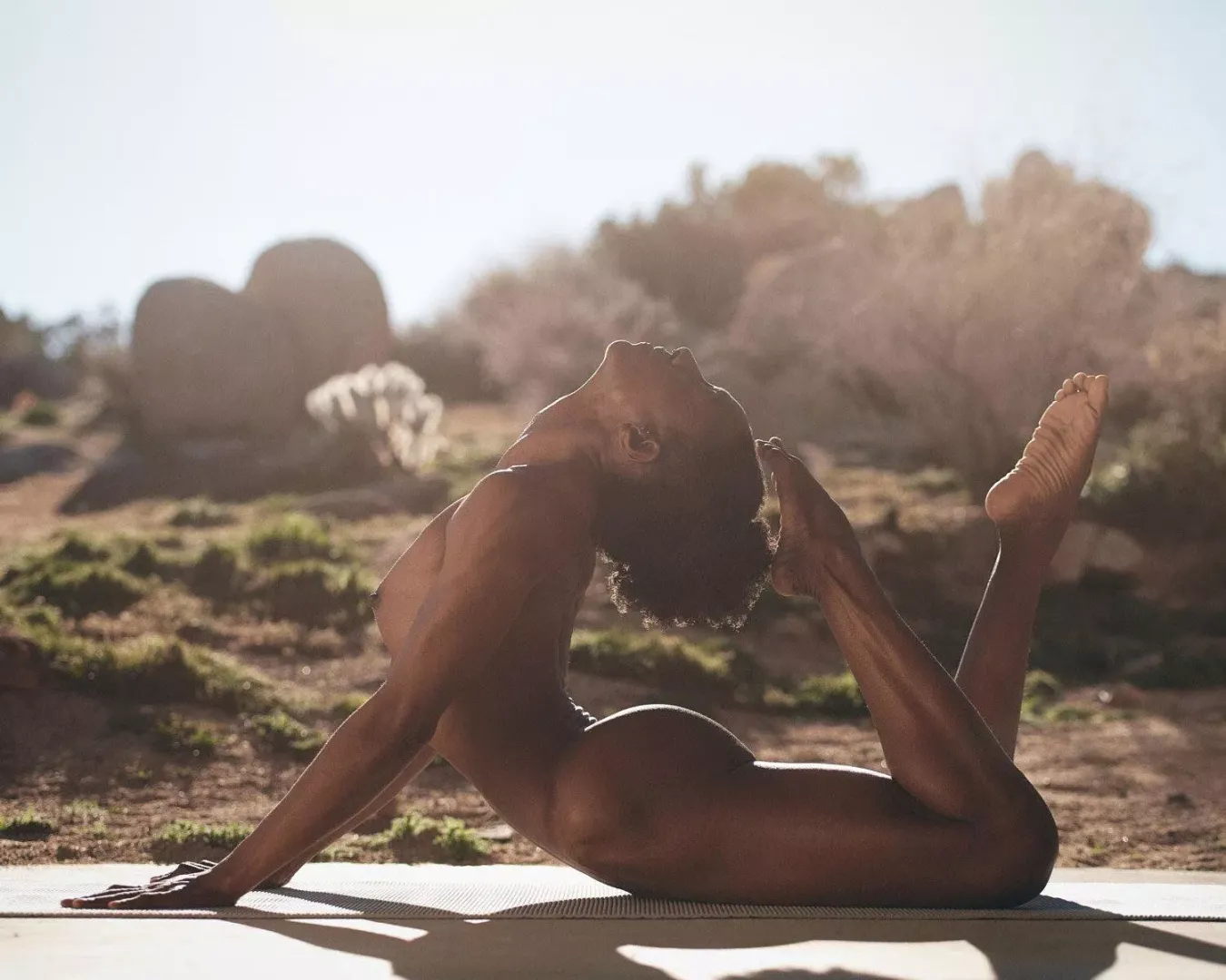 Back bend in Joshua Tree 🌵