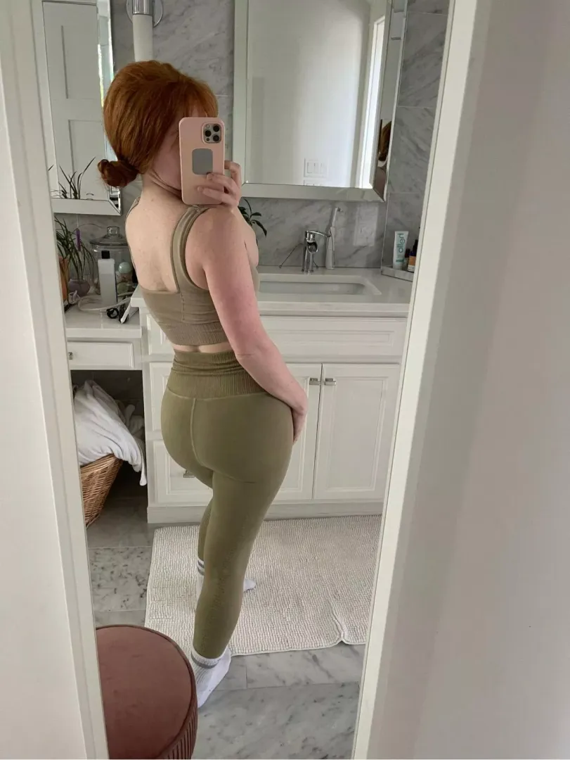 Back from the gym admiring that glute pump!