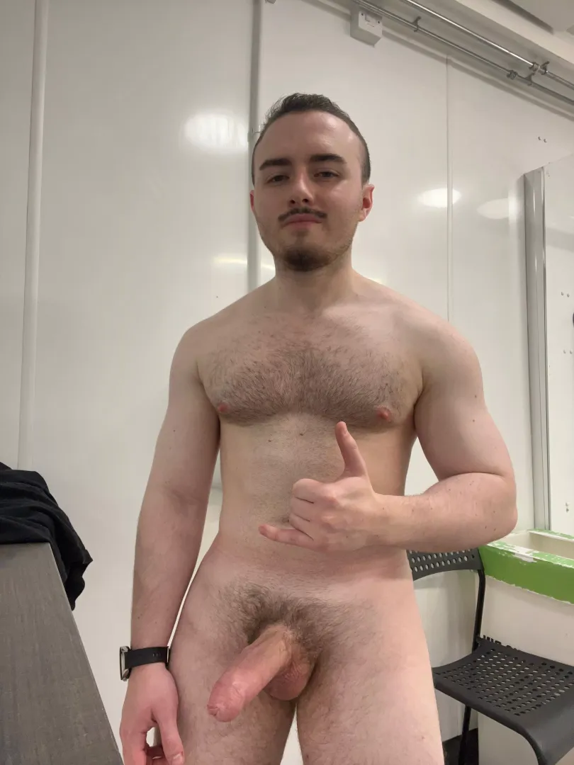 Back in the gym locker rooms 😈