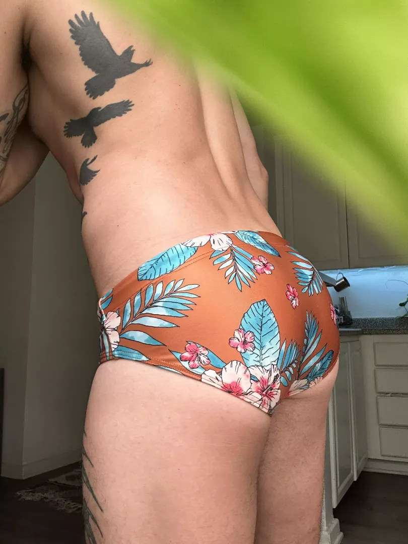 Back view 🧡
