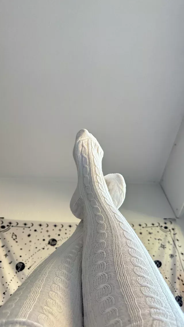 Bang me while you play with my feet.
