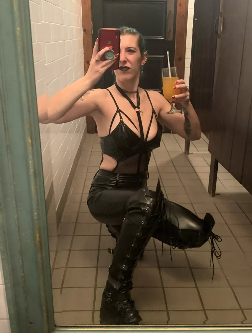 Bar in all leather