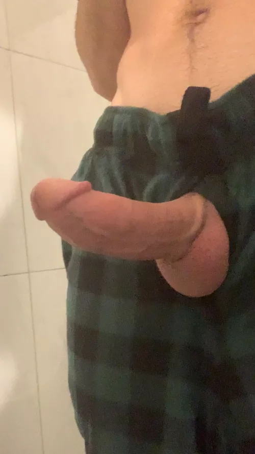Barely 18 looking for friends :3