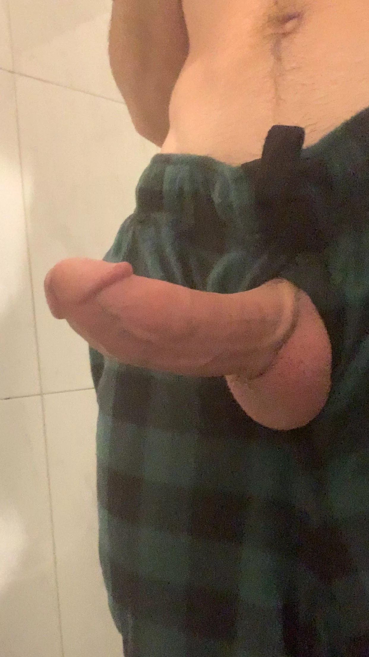 Barely 18 looking for friends :3