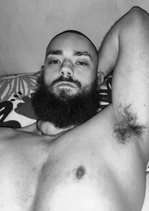 basically I like submissive girls and femboys who love licking their man (me) after a gym