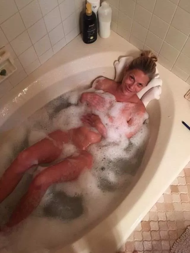 Bath time! Come join me!✨💚🛁🧼