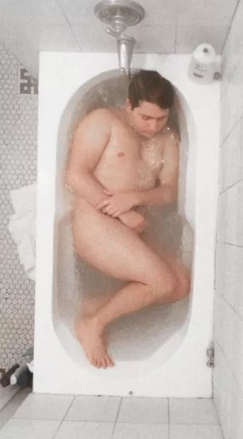Bath tub