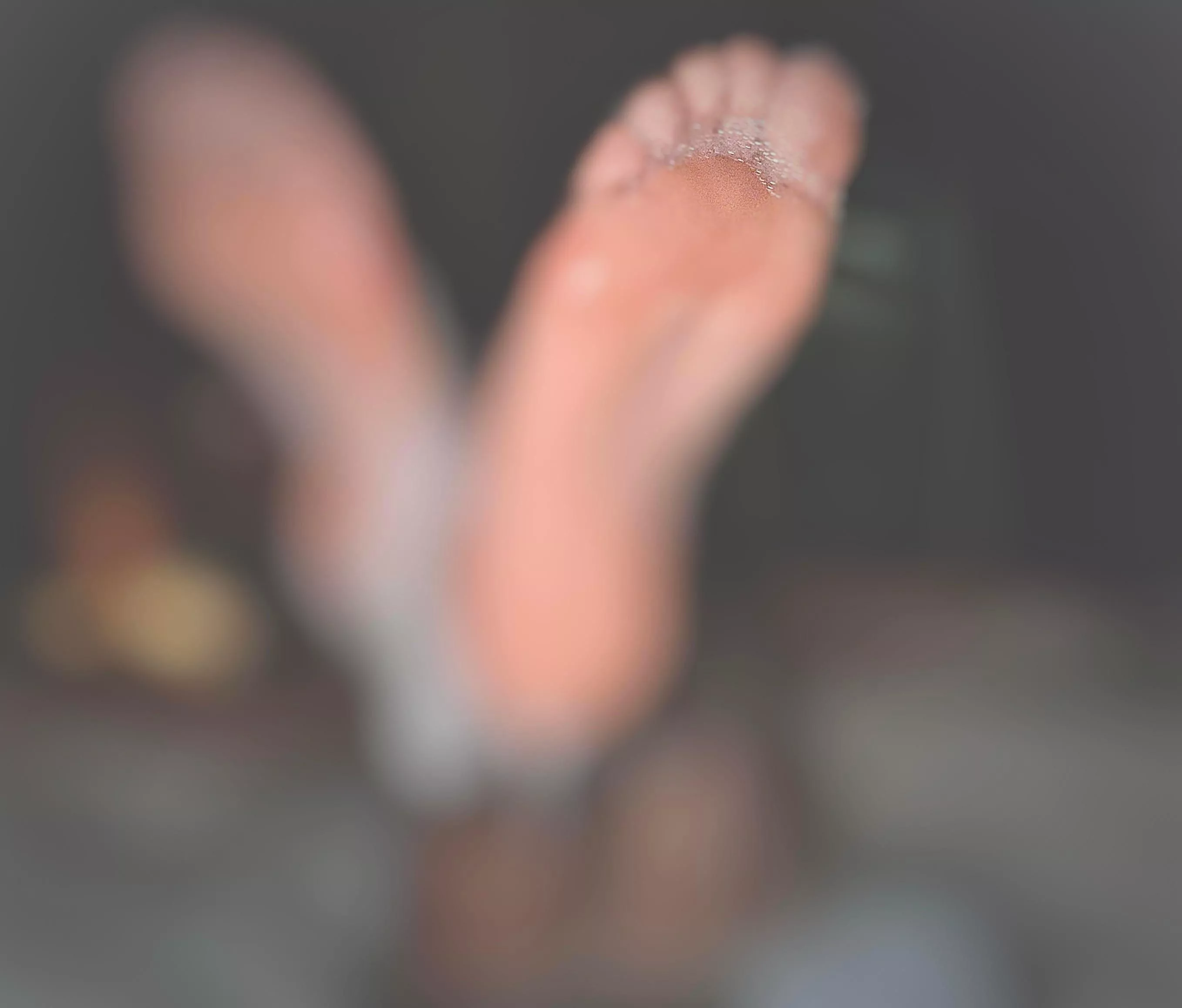 Bathtubs and toes 💙 (ask me about the unblurred version)