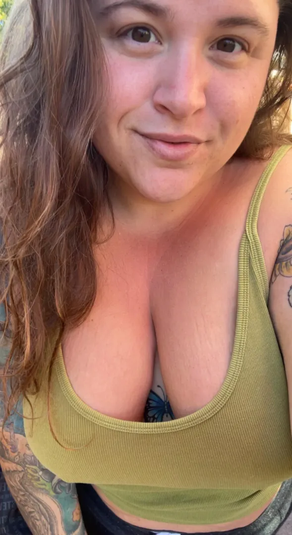 bbw stoner covered in tattoos, let my curves melt your stress away!
