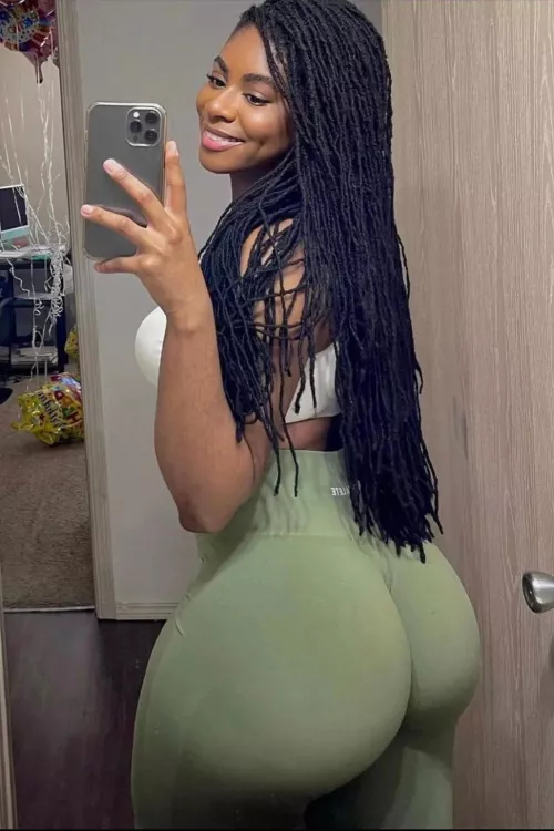 B-day bum 🍑👀😍